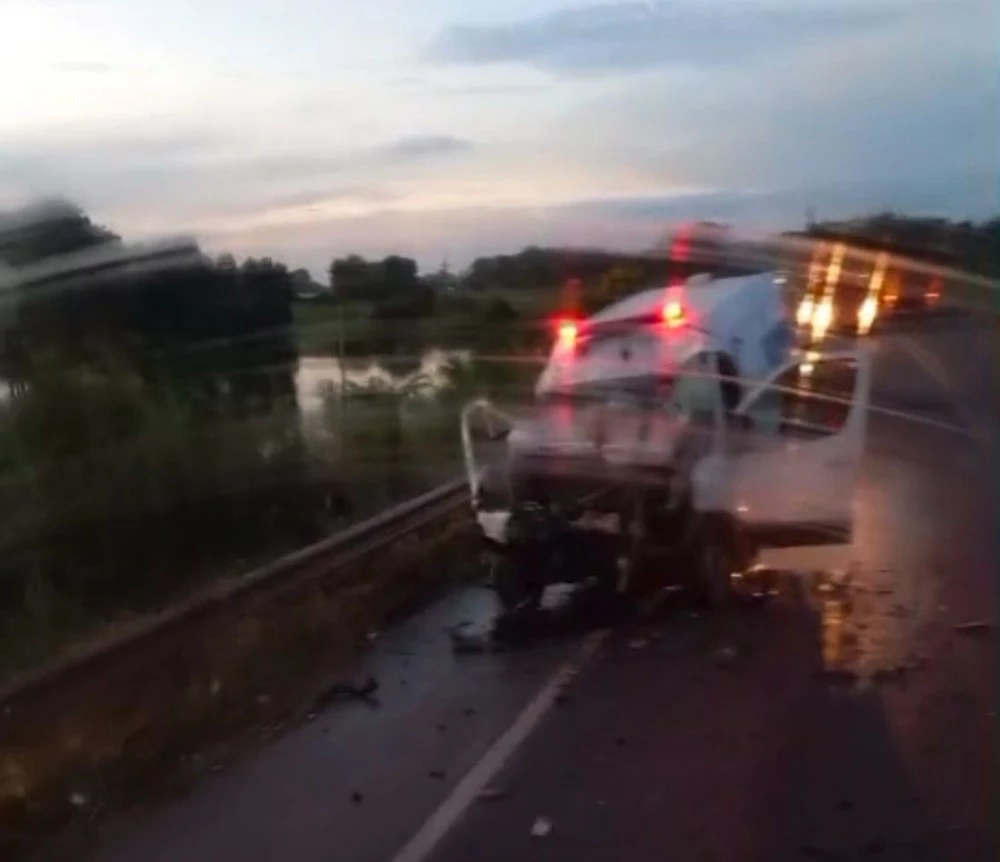 Urgente: mais um grave acidente com ambulância na BR-364 deixa duas vítimas fatais e feridos