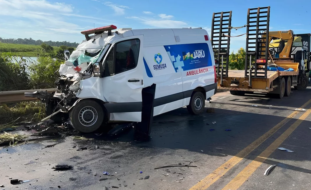 Identificadas as vítimas fatais da colisão entre ambulância e ônibus na BR-364 nesta sexta-feira