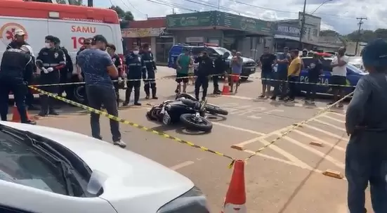 Levando a namorada na moto, jovem atacado e morto a tiros em Rondônia
