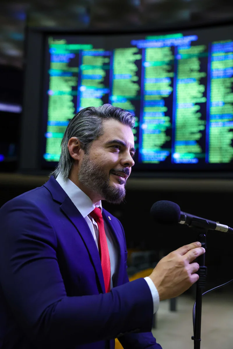 Semana da Educação: Deputado Thiago Flores reforça luta pela valorização dos profissionais da área