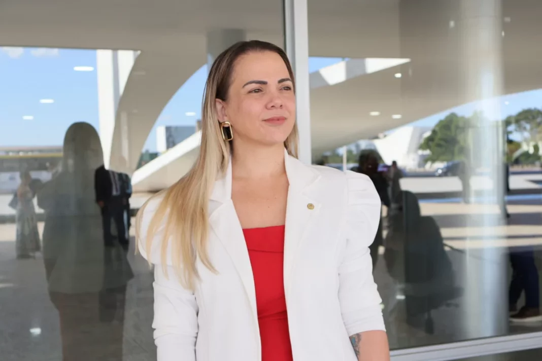 Mais diálogo e políticas públicas para a pesca artesanal, reivindica deputada Cláudia de Jesus