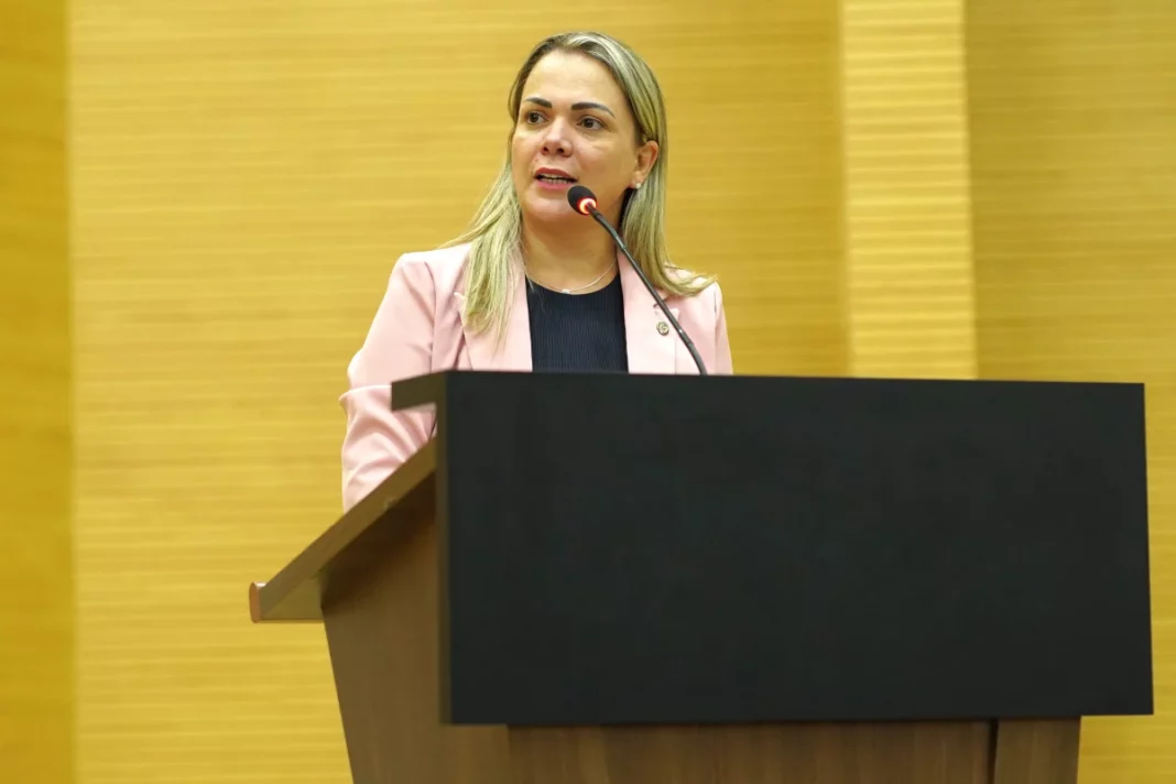 Deputada Cláudia de Jesus solicita explicações sobre falhas no agendamento de RG em Rondônia