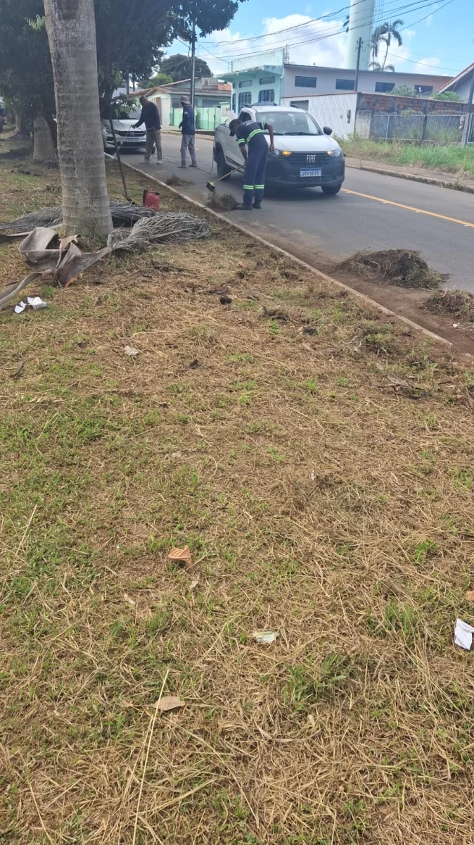 Prefeito Affonso intensifica limpeza de meio-fio e sarjetas em Ji-Paraná