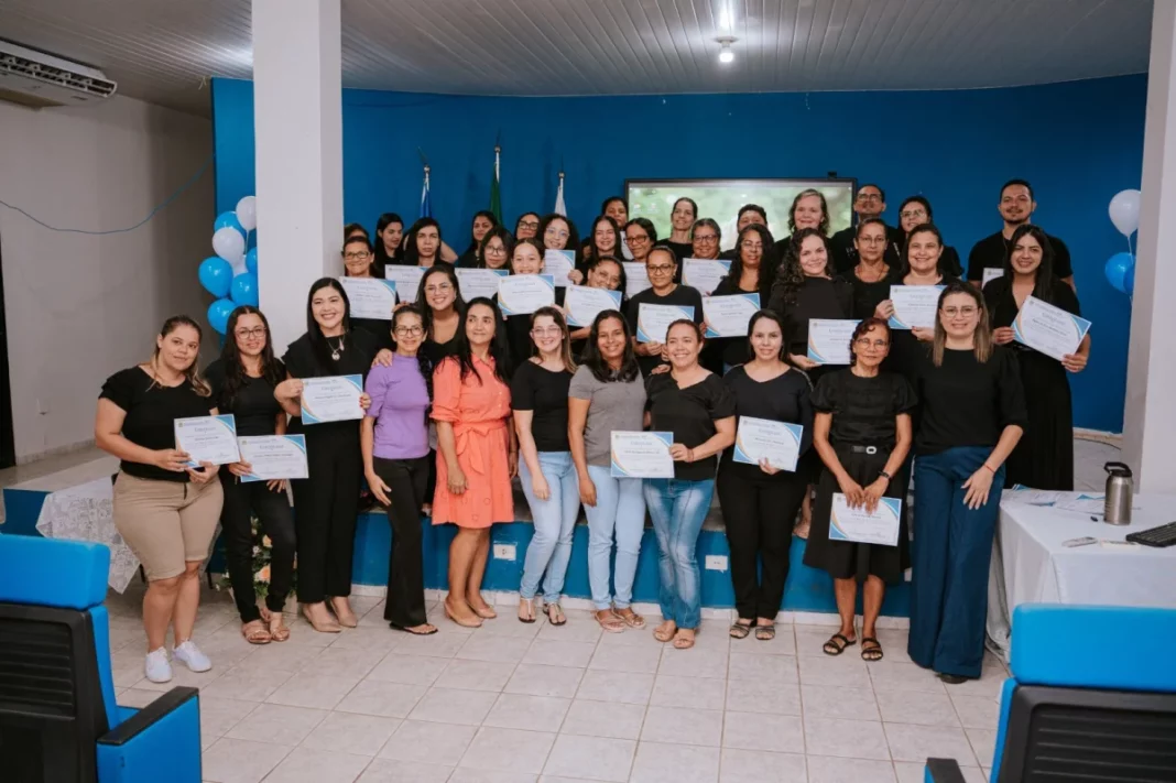 Semed conclui curso básico de Libras com entrega de certificados