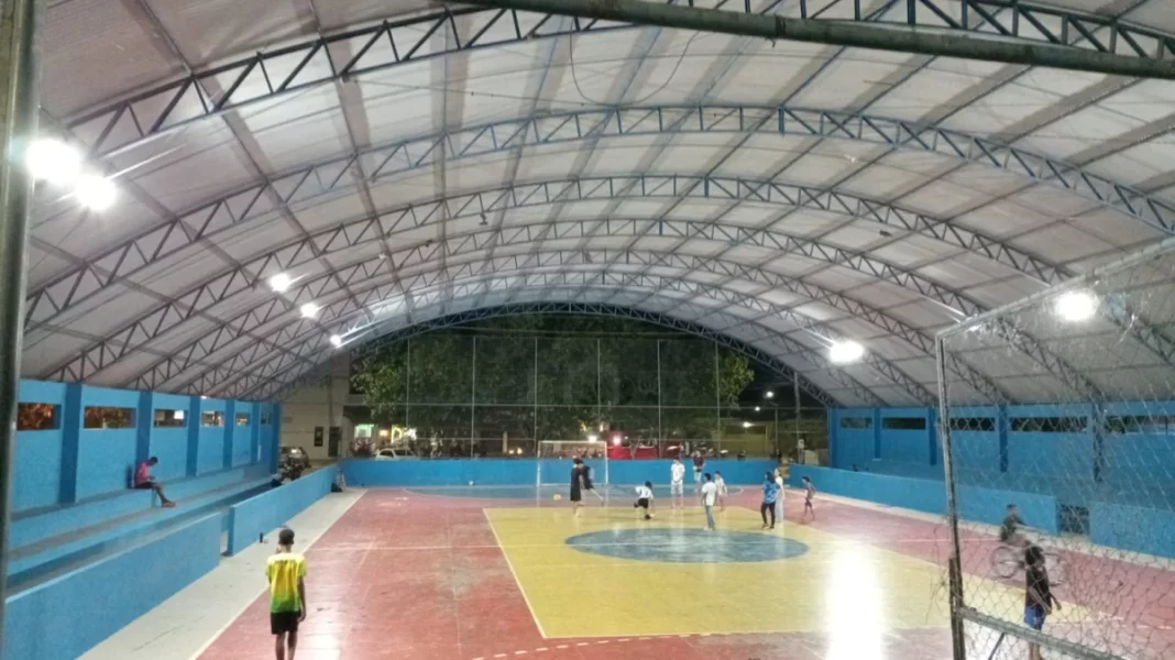 A Prefeitura de Ji-Paraná, por meio da Secretaria Municipal de Esportes, investe na melhoria de quadras esportivas nos bairros Jardim das Seringueiras e Jardim dos Migrantes