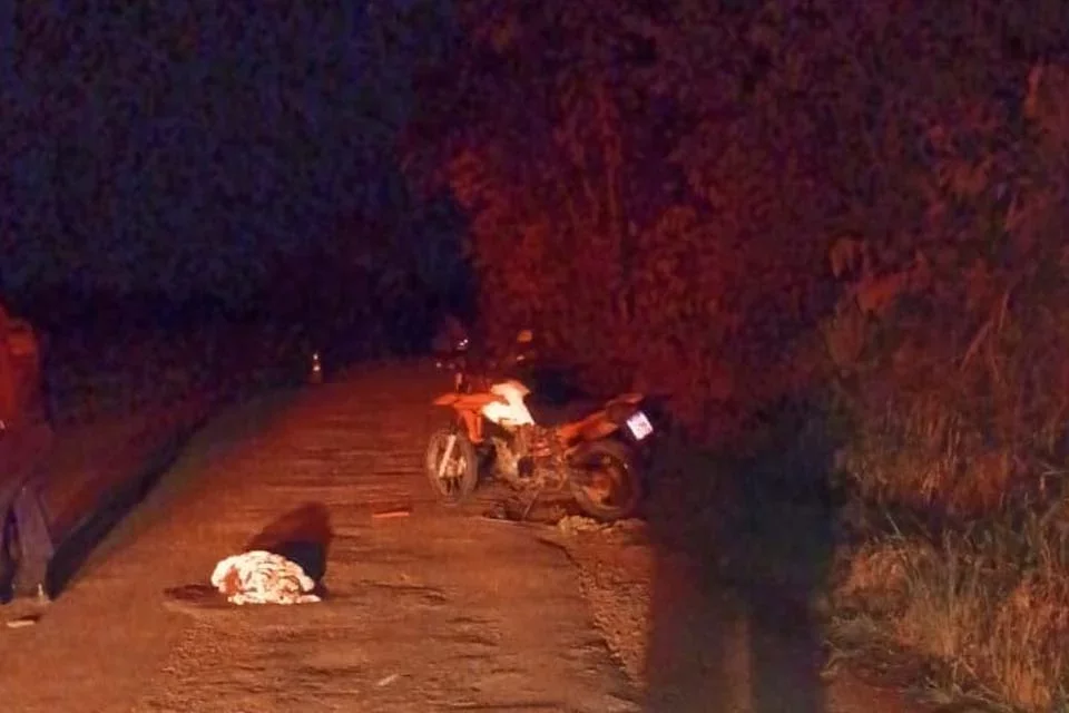 Casal em moto fica gravemente ferido após colisão com Ônibus