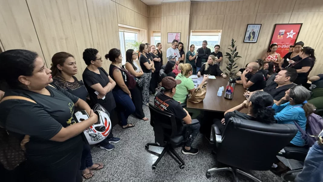 Deputada Cláudia de Jesus contribui com mudança que valoriza servidores da Saúde e moderniza gestão da Sesau