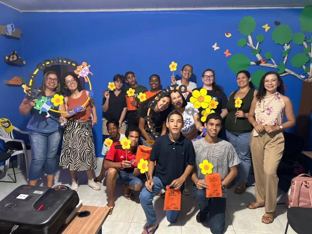 Projeto universitário promove conscientização sobre perigos digitais no CRAS Jardim dos Migrantes