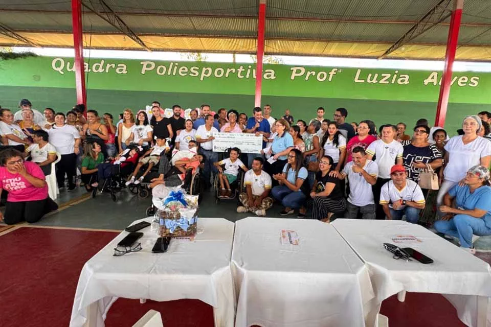 Em mais um ano de parceria, deputada Sílvia Cristina participa da entrega de R$ 300 mil à Apae de Ji-Paraná