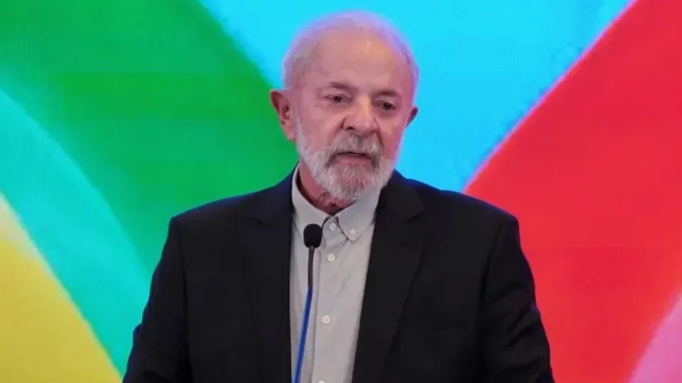 Lula assina MP que isenta conta de luz para até 60 milhões de pessoas