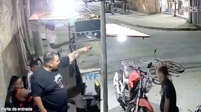 Jovem morre pedindo ajuda após sofrer acidente de bicicleta. VEJA VÍDEO