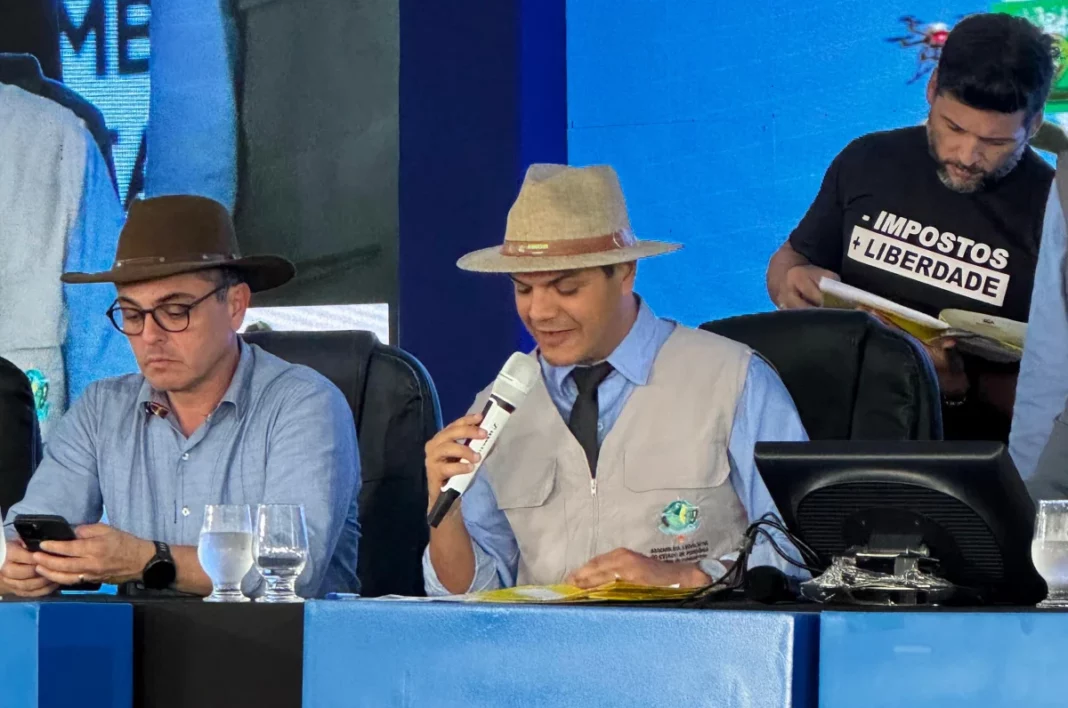 Deputado Cássio Gois homenageia presidente da Emater-RO com Título de Honra ao Mérito durante a Rondônia Rural Show Internacional