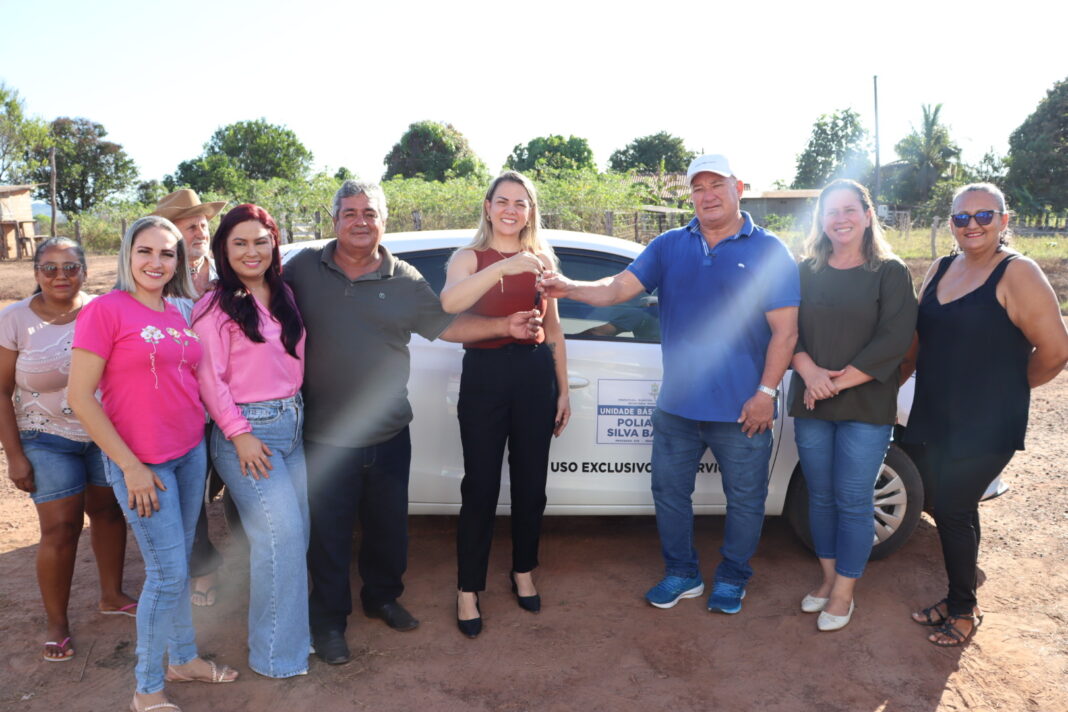 Deputada Cláudia de Jesus entrega carro para saúde de Alvorada do Oeste