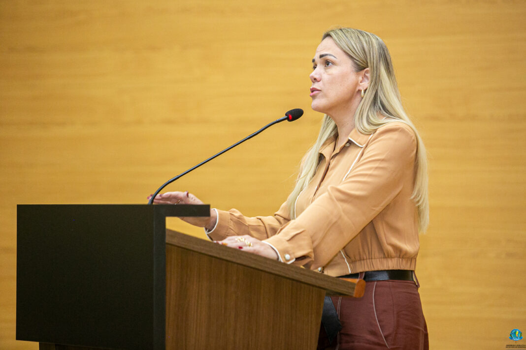 Cláudia de Jesus solicita pavimentação da RO-010 entre Mirante da Serra e Urupá