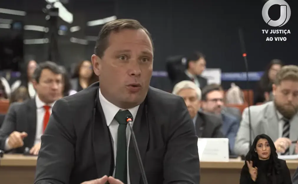 VÍDEO – Bolsonaro leu e alterou minuta do golpe, diz Cid a Moraes