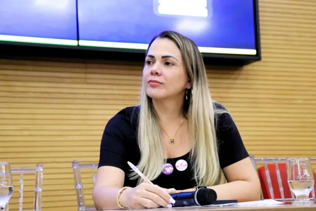 Deputada Cláudia de Jesus solicita do governo multivacinação para servidores do Poder Legislativo