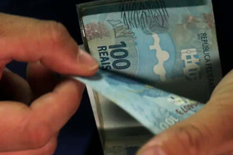 Governo paga parcela do 13º nesta sexta em Rondônia