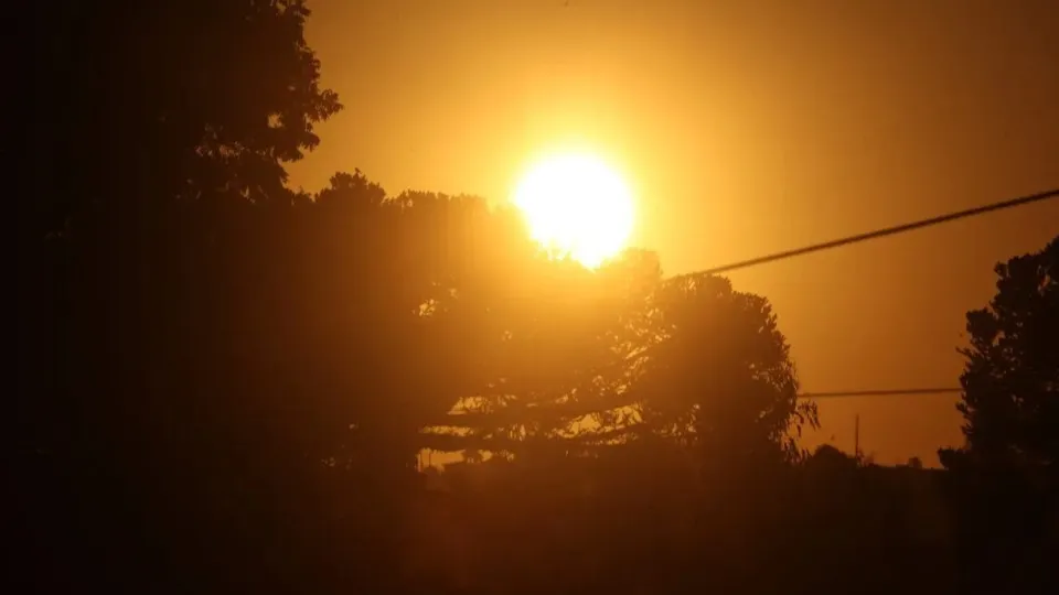 Domingo com tempo seco e intenso calor em Rondônia