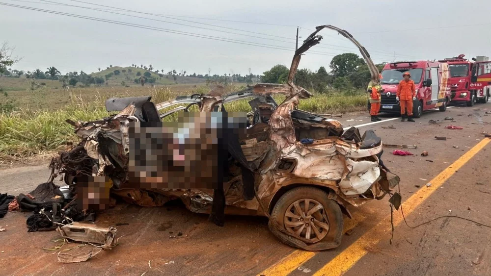 Acidente deixa quatro mortos na BR-364, incluindo duas crianças