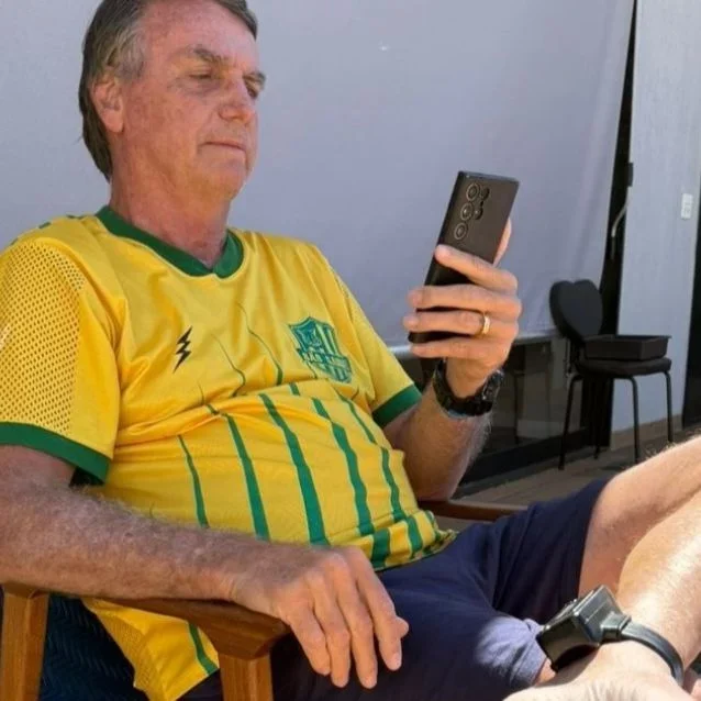 Urgente: Moraes decreta prisão de Bolsonaro