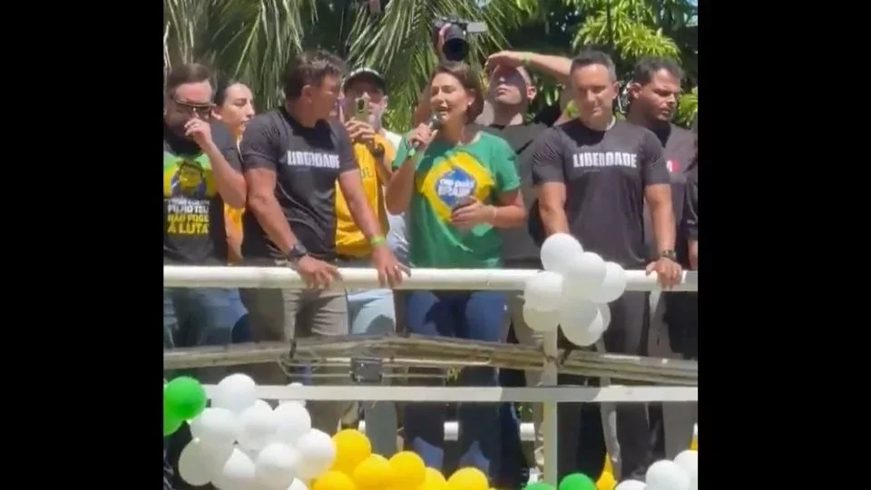 “Desdolarizar o dólar”: Michelle revela ignorância em economia