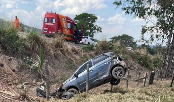 Cerejeiras: homem capota carro em trecho da BR-435