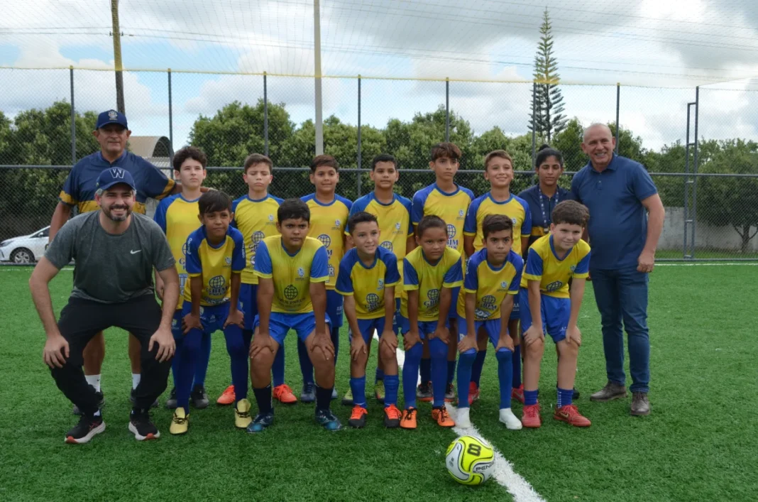 Aniversário de Vilhena: Ezequiel Neiva entrega três campos de futebol com gramado sintético