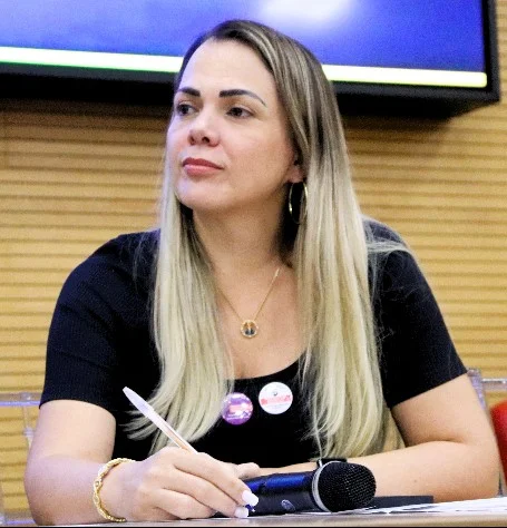 Deputada cobra psicólogos e assistentes sociais da Seduc para as escolas de Rondônia