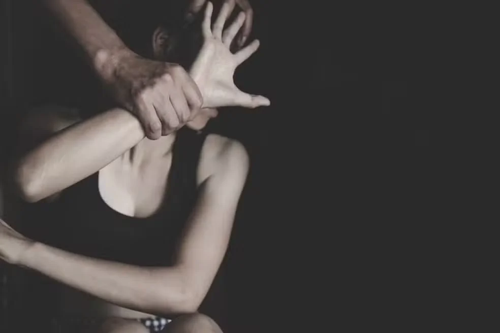 Mulher é estuprada dentro do banheiro de um bar em Rondônia