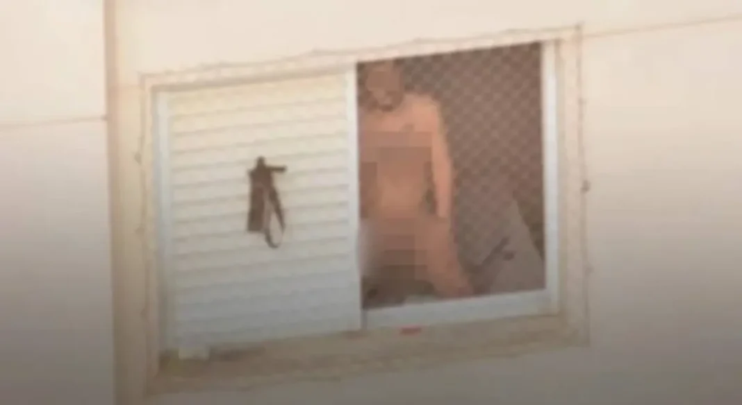 Assessor parlamentar é flagrado se masturbando em janela de prédio