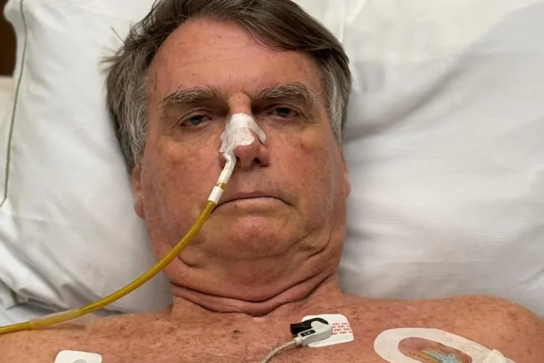 Às véspera do Natal, Bolsonaro é internado para fazer cirurgia