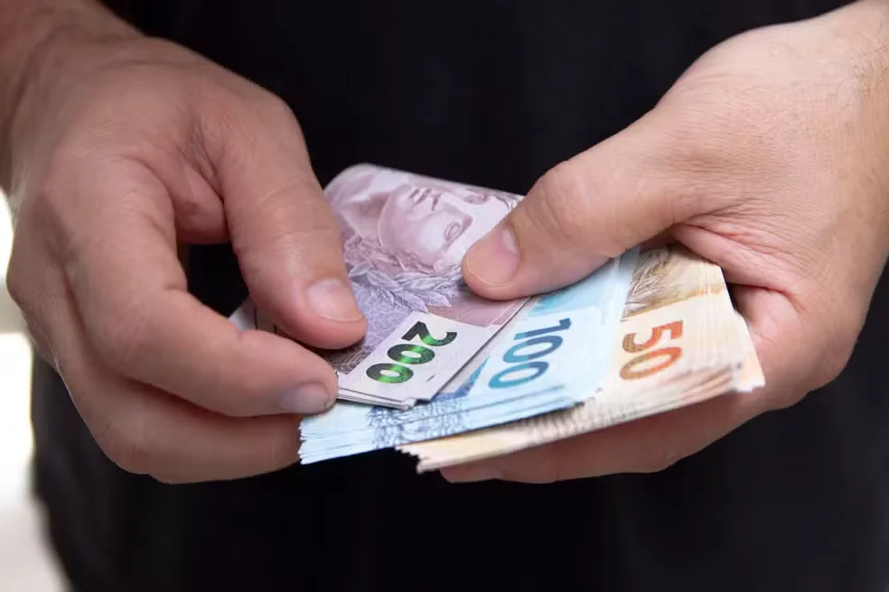 Salário mínimo de R$ 1.621 já está valendo