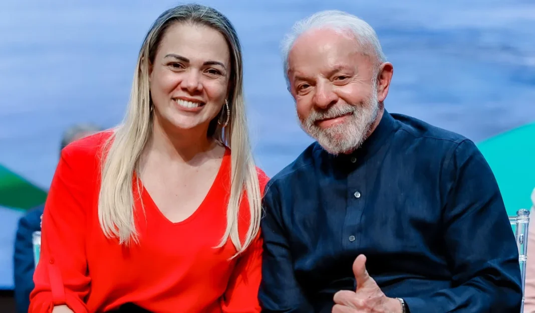 Negada por Bolsonaro, Lula assina lei que beneficia servidores de RO