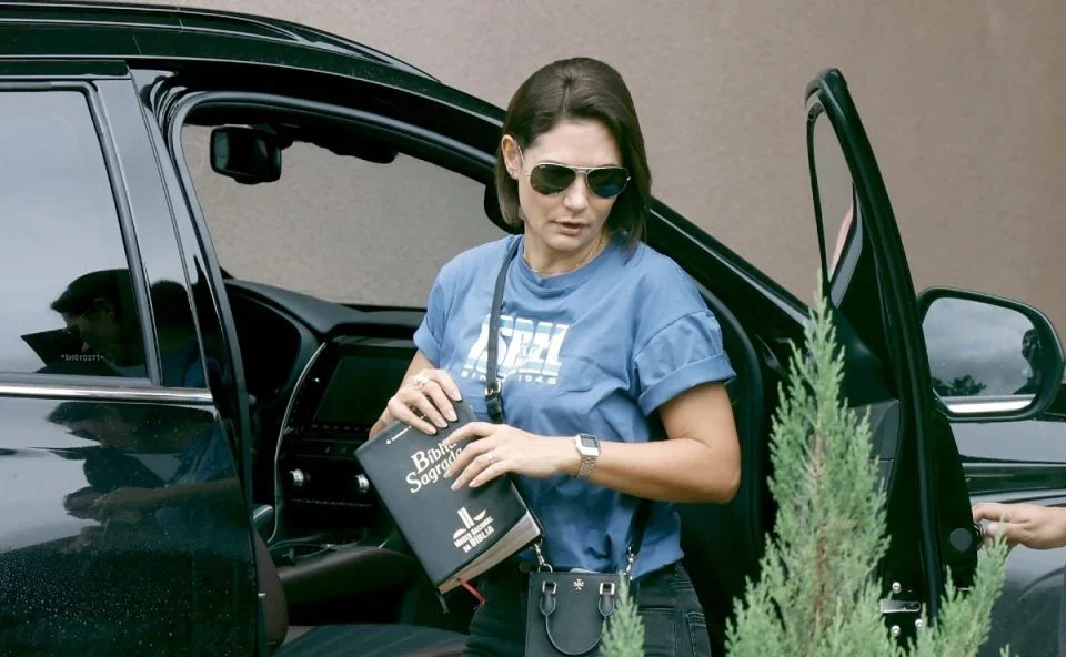 Michelle apela e faz drama por prisão domiciliar de Bolsonaro