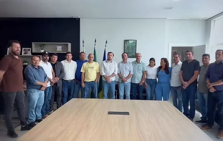 De olho nas eleições, políticos anunciam reajuste de servidores em Vilhena