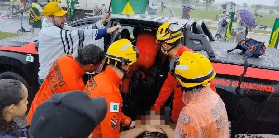 Raio em ato de Nikolas deixa 8 em estado grave e 30 internados