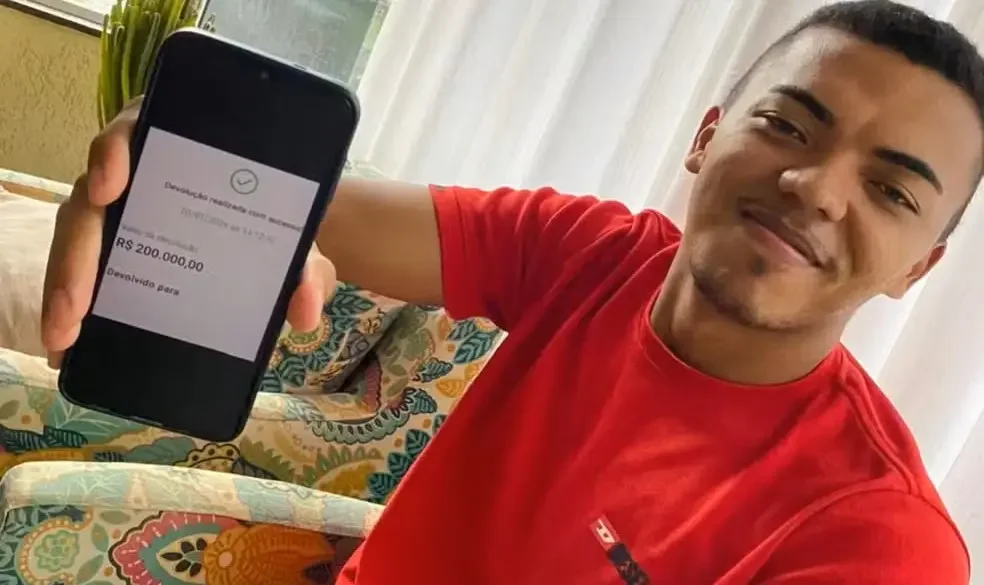 Jovem recebe PIX milionário por engano e devolve