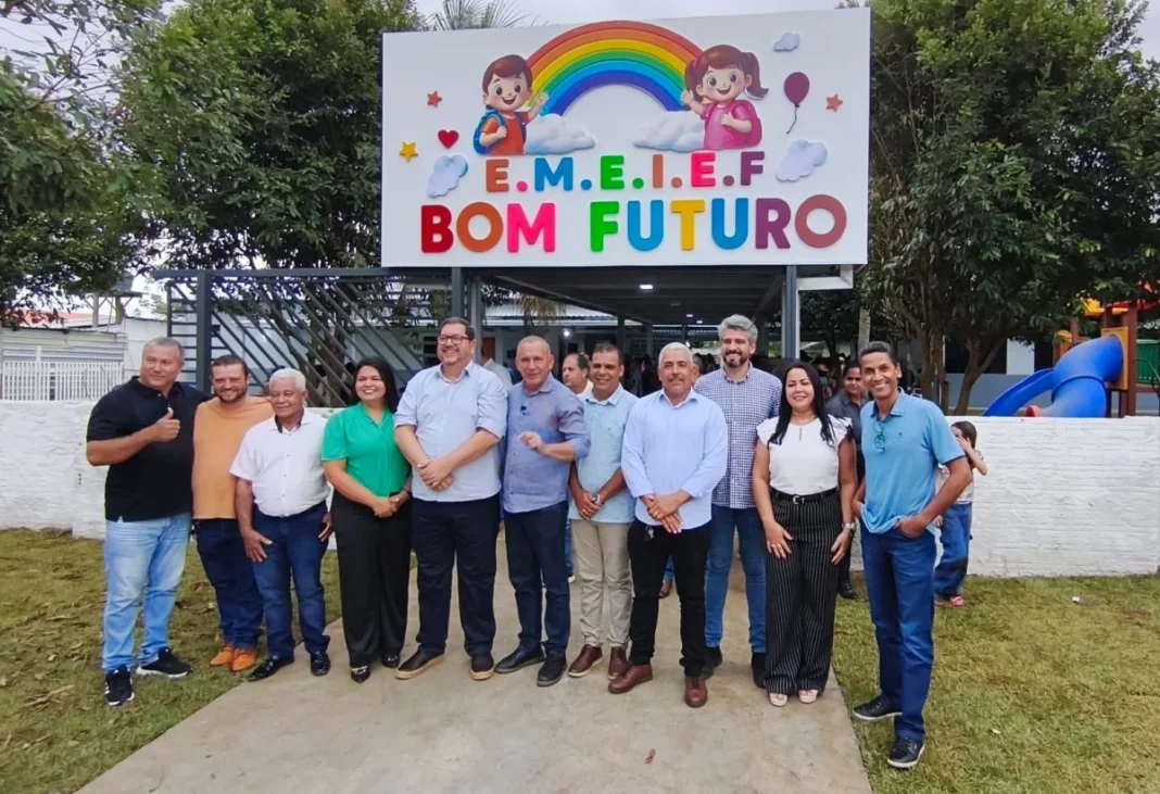 Ezequiel Neiva inaugura escola em RO e anuncia novos investimentos
