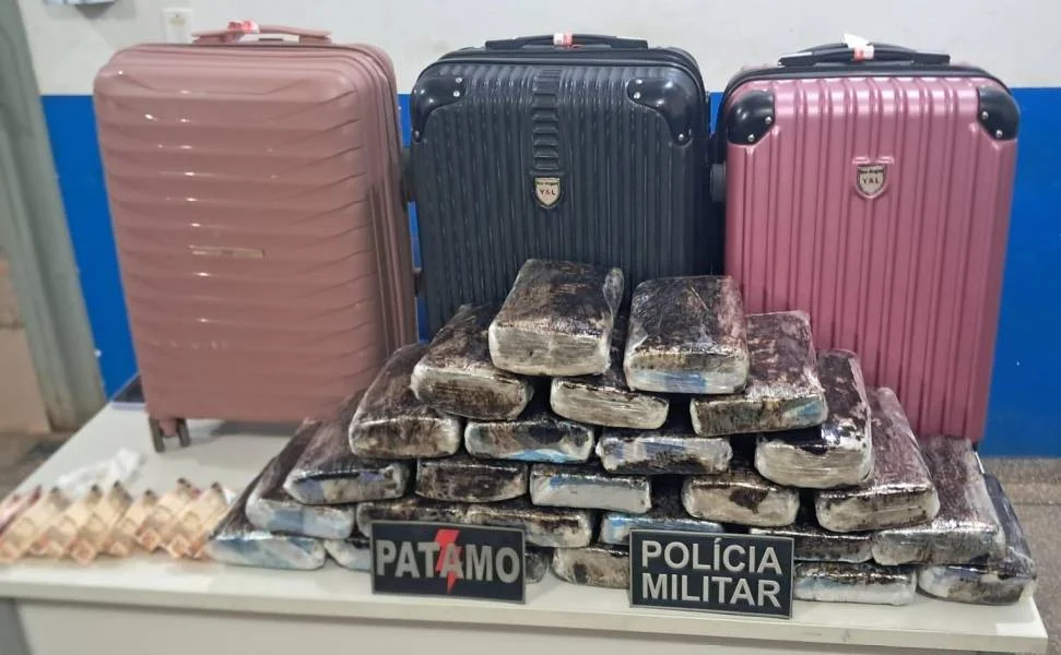 Mulher é flagrada transportando 28 kg de maconha em RO