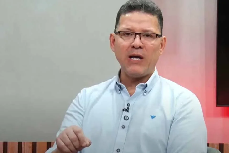 Governador desiste do Senado após queda nas pesquisas