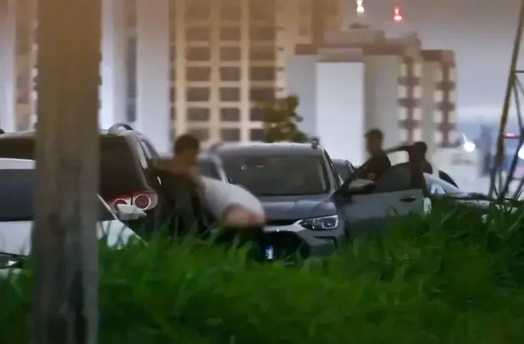 Drive-thru do sexo: rua escura vira “motel a céu aberto”