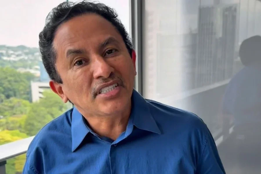 Da fama à lama: golpe deixa autor de “Caneta Azul” na miséria