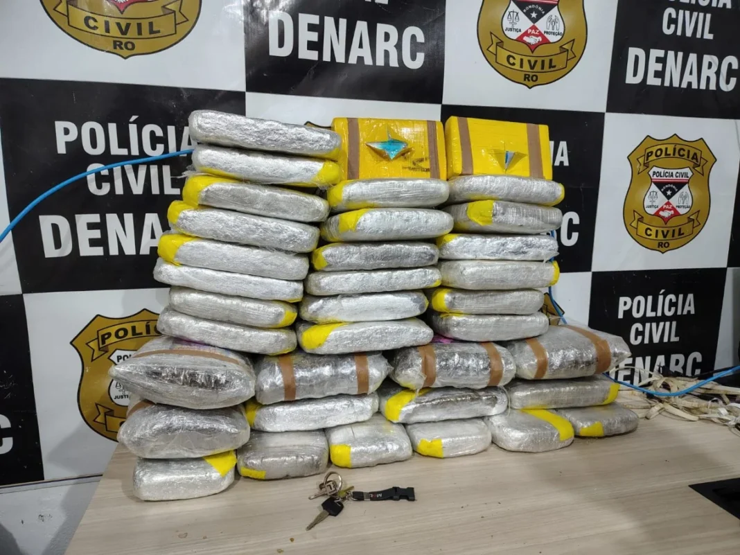 Dupla é presa com de 47 kg de drogas em RO