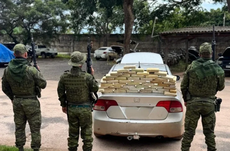 PM intercepta Honda Civic com 51 kg de cocaína em RO