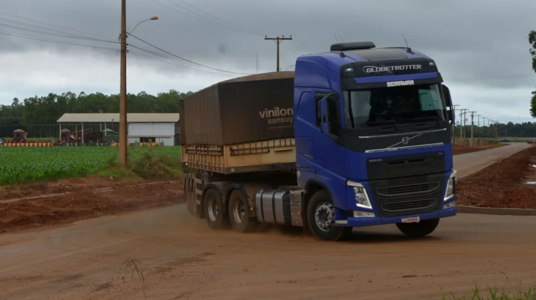 Com apoio de Ezequiel, asfalto melhora acessos da CTR em Vilhena