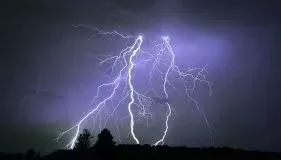 Domingo de trovoadas e chuvas em RO