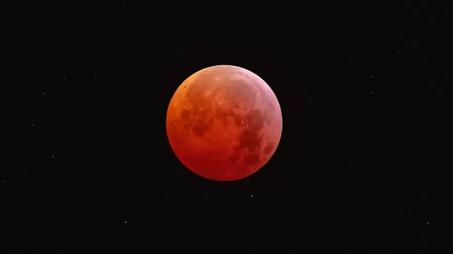 Lua de Sangue: eclipse total iluminou céu nesta terça