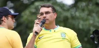 Flávio Bolsonaro é denunciado por propaganda eleitoral antecipada