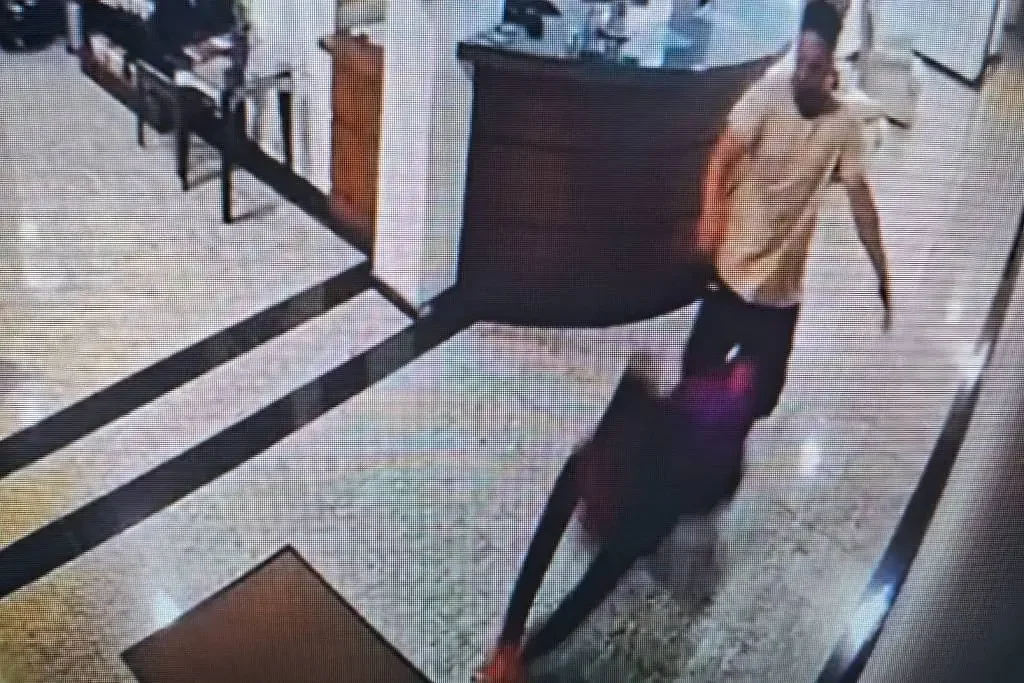 VÍDEO – Recepcionista é agredida após recusar beijo de hóspede