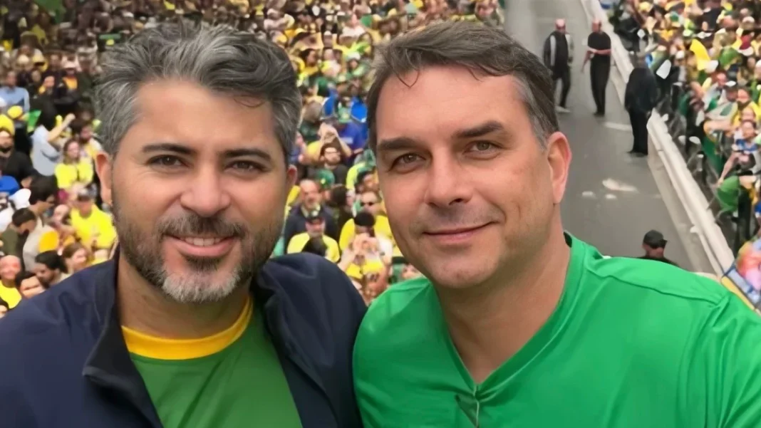 Flávio Bolsonaro se junta a Marcos Rogério na disputa em RO